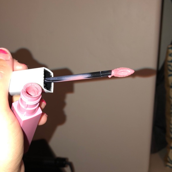 Lippie - Picture 2 of 3